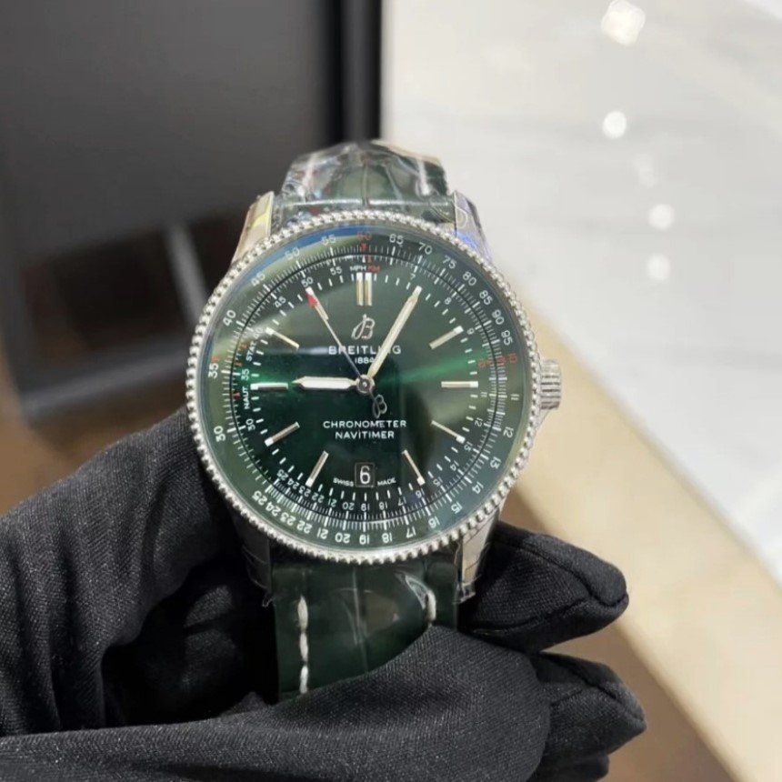 br30002_navitimer-auto-chronometer_s4.jpg