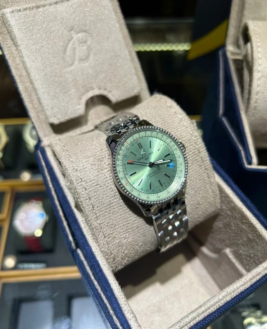 br30003_navitimer-auto-chronometer_s2.jpg