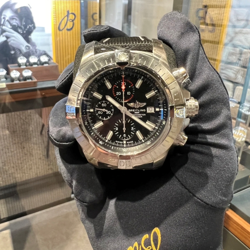 br30013_super-avenger-chronograph-auto_s1.jpg