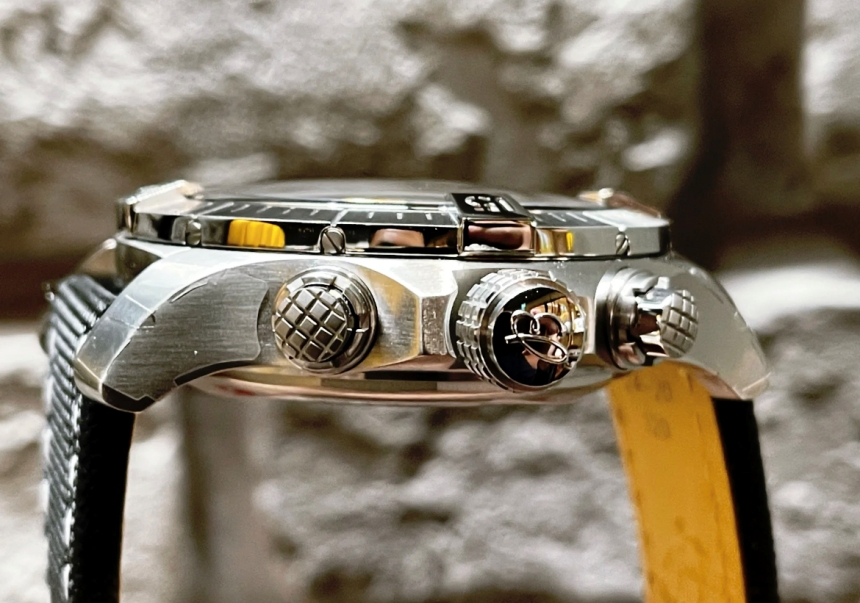 br30013_super-avenger-chronograph-auto_s2.jpg