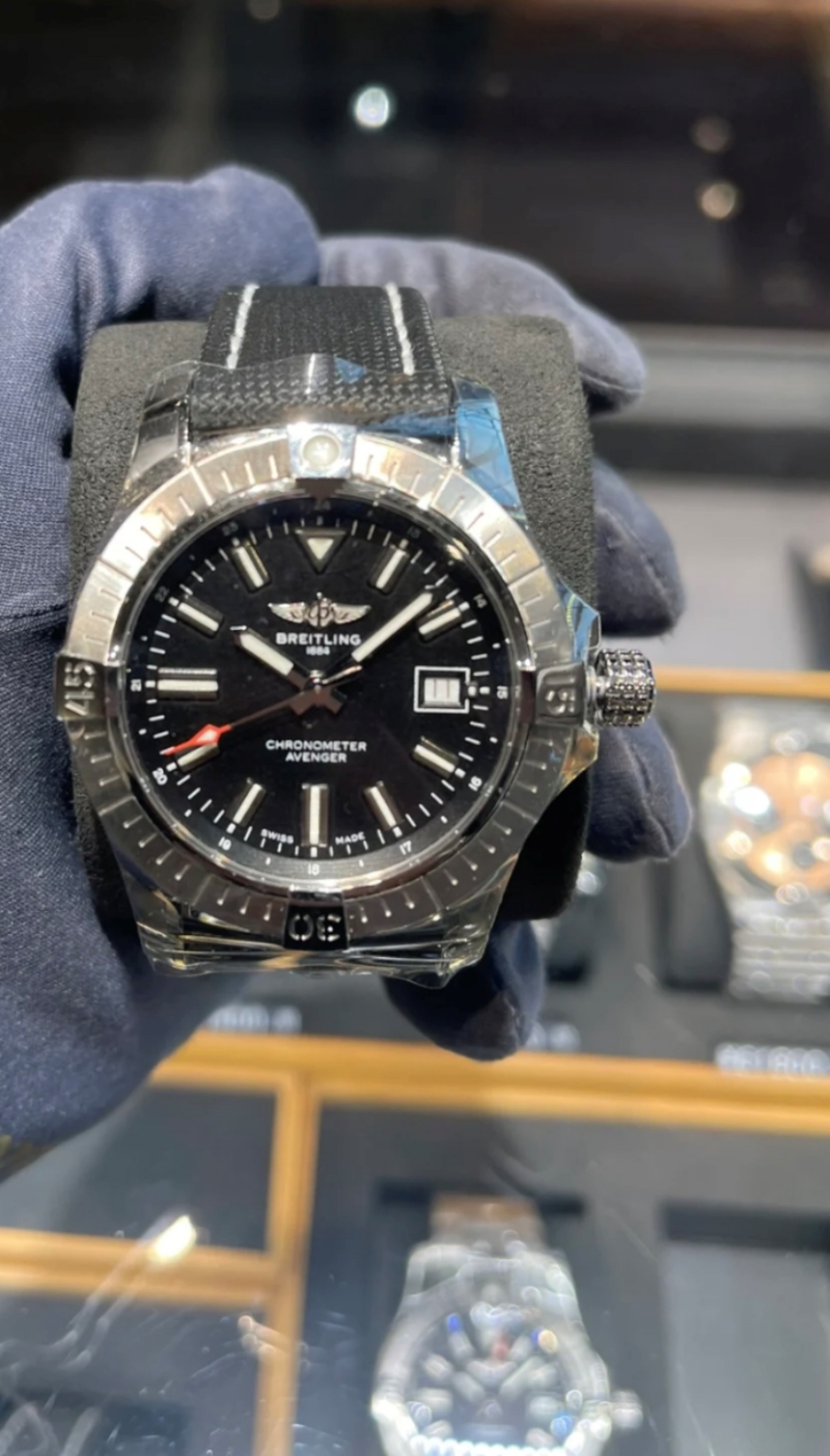 br30025_avenger2-chronometer-auto_s2.jpg