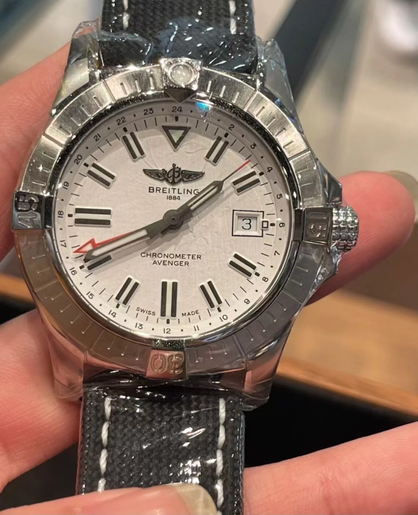 br30026_avenger2-chronometer-auto_s2.jpg