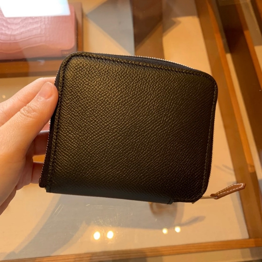 hm10064_silk-in-compact-wallet_s1.jpg