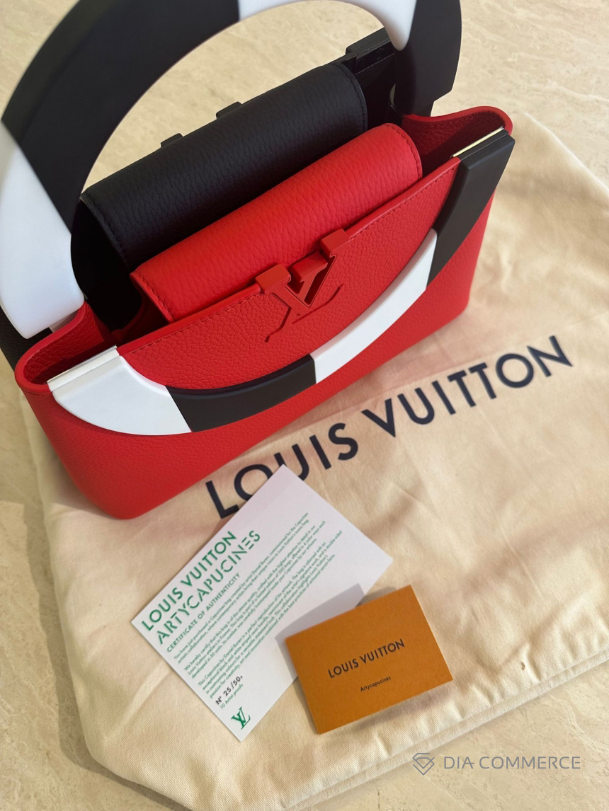lv00948_capucines-mm-bag_M21402_s8.jpg