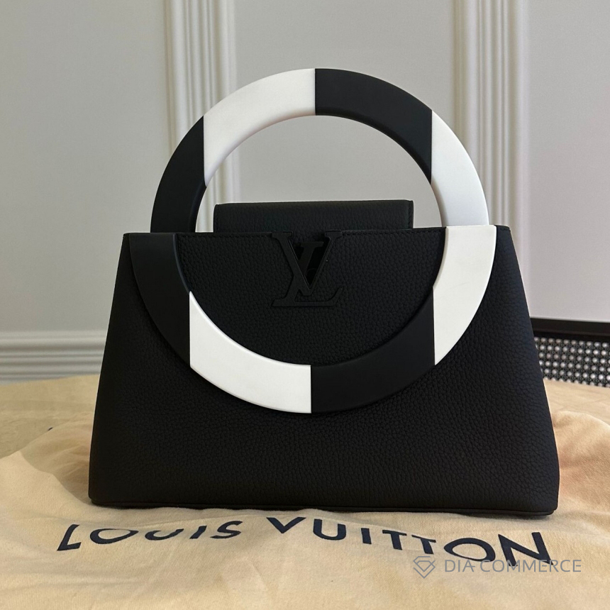 lv00948_capucines-mm-bag_M21402_s9.jpg
