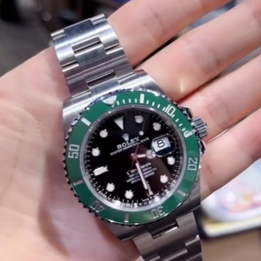 rx30002_submariner-date_s1.jpg
