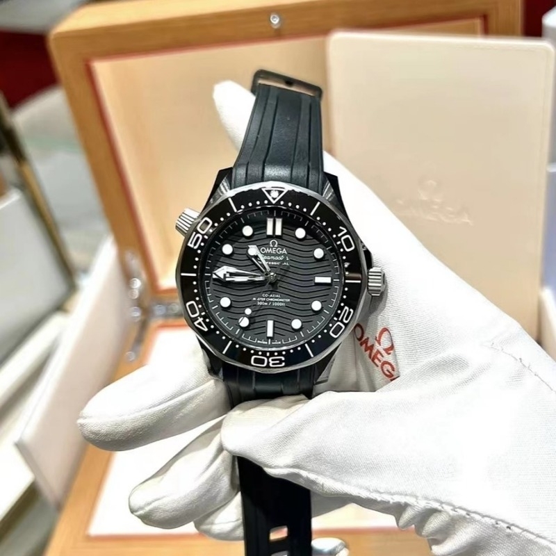 오메가 씨마스터 다이버 코액시얼 마스터 크로노미터 43MM 블랙 21092442001001