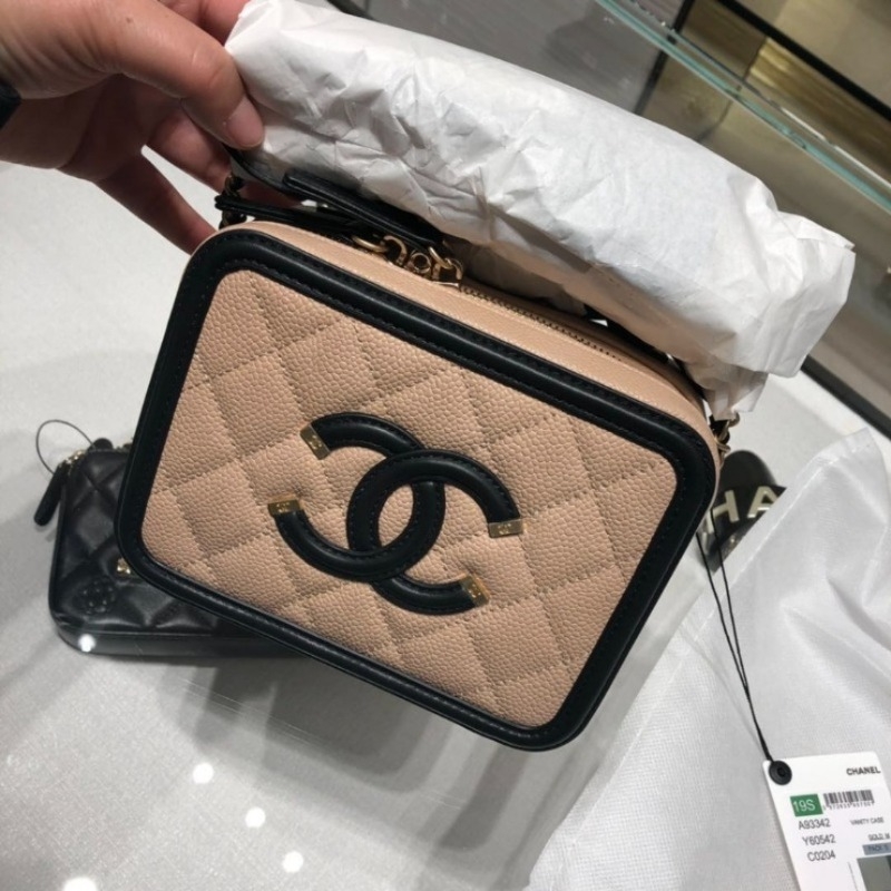 샤넬 베니티 코스메틱 백 스몰 베이지 A93342